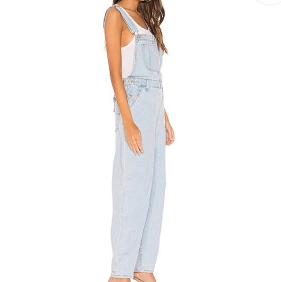 Levi's Pants - Levi's Premium Light Wash Loose Fit Overalls Sz M